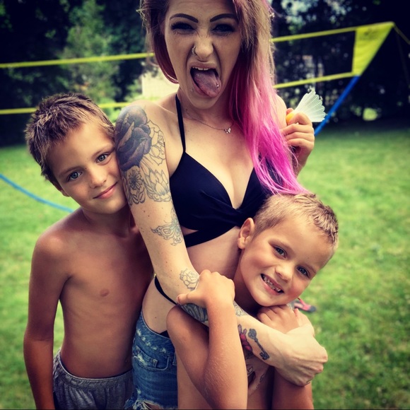 Meet your Posher, Malinda - Picture 1 of 4